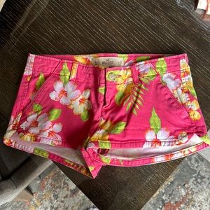 Hollister used pink floral short shorts size 1